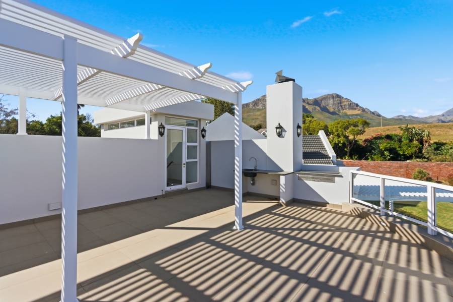 4 Bedroom Property for Sale in Golden Hill Western Cape